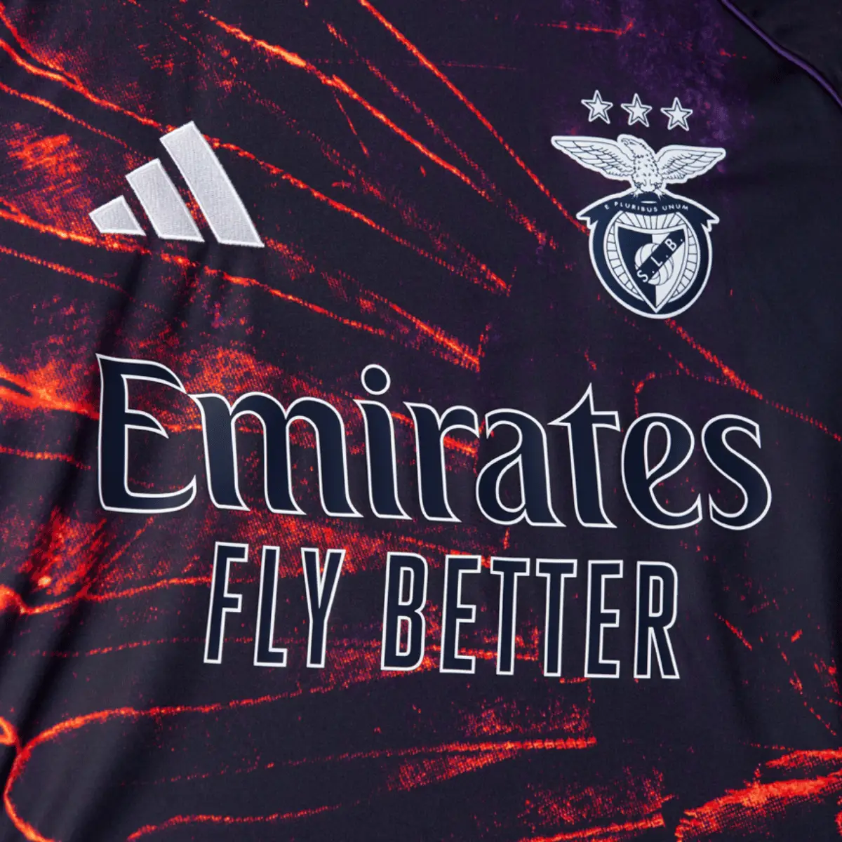 25/26 SL Benfica x Vhils Special Edition Jersey Crest